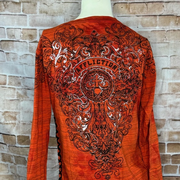 Affliction Women’s Graphic Long Sleeve Lace Up Top -Size: L/2XL -NWT - Picture 9 of 13